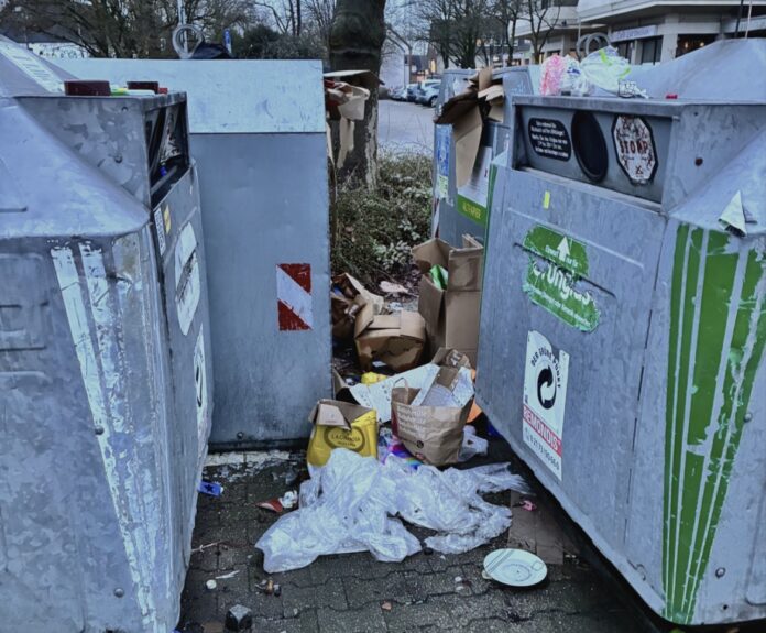 Frank W. Verhüllung Lintorf Besonders an Container-Standorten wird in Lintorf achtlos Müll liegen gelassen. Foto: privat