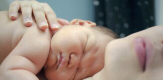 Unvermeidlich: Geburtshilfe am EVK Mettmann schließt Eine Mutter mit ihrem Baby. Foto: pixabay