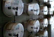 Stadtwerke Ratingen warnen vor irreführenden Smart-Meter-Werbeschreiben Stromzähler hängen an einer Wand. Foto: pixabay (Symbolbild)