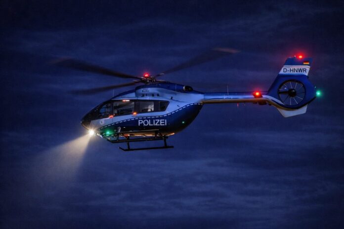 Symbolbild: Hubschraubereinsatz Auch ein Helikopter wurde zur Fahndung nach den mutmaßlichen Tätern eingesetzt. Foto: Polizei Mettmann