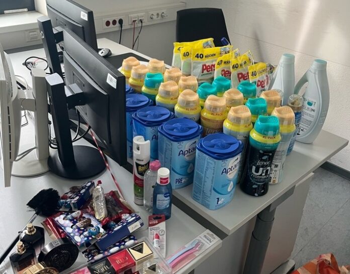 Sichergestelltes mutmaßliches Diebesgut Ein Teil des sicher gestellten Diebesgut. Foto: Polizei