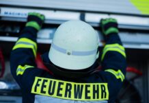 Brand in Ratinger Lagerhalle : starker Brandgeruch in der Umgebung Der Einsatz an einer Lagerhalle dauerte einige Stunden. (Symbolfoto) Foto: Rolf Vennenbernd/dpa